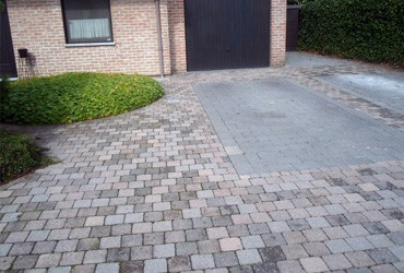 Hoe voorkom ik vuile (vet)vlekken op natuursteen, klinkers, beton en bakstenen. Bescherm ze met Aquaplan Klinker-Beschermer